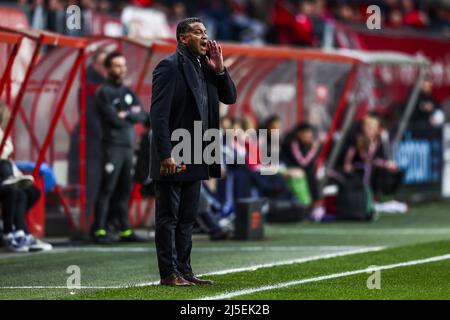 Pays-Bas. 22nd avril 2022. ENSCHEDE - entraîneur Henk Fraser de Sparta Rotterdam lors du match néerlandais Eredivisie entre le FC Twente et Sparta Rotterdam au stade de Grolsch Veste le 22 avril 2022 à Enschede, pays-Bas. ANP VINCENT JANNINK crédit: ANP/Alay Live News Banque D'Images