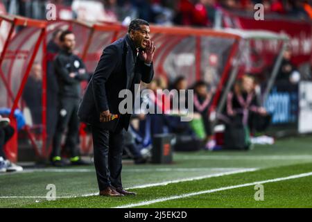 Pays-Bas. 22nd avril 2022. ENSCHEDE - entraîneur Henk Fraser de Sparta Rotterdam lors du match néerlandais Eredivisie entre le FC Twente et Sparta Rotterdam au stade de Grolsch Veste le 22 avril 2022 à Enschede, pays-Bas. ANP VINCENT JANNINK crédit: ANP/Alay Live News Banque D'Images