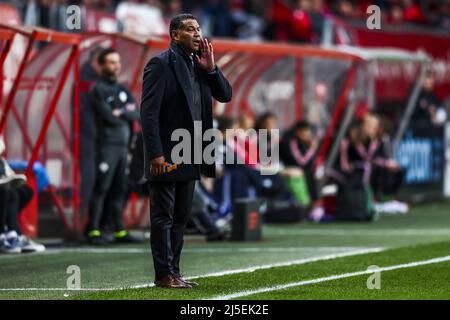 Pays-Bas. 22nd avril 2022. ENSCHEDE - entraîneur Henk Fraser de Sparta Rotterdam lors du match néerlandais Eredivisie entre le FC Twente et Sparta Rotterdam au stade de Grolsch Veste le 22 avril 2022 à Enschede, pays-Bas. ANP VINCENT JANNINK crédit: ANP/Alay Live News Banque D'Images