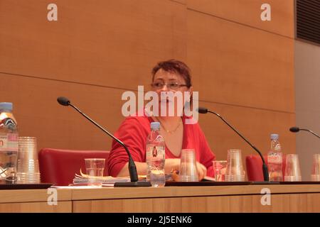 Conférence AIVI avec Isabelle Aubry 'quelle différence entre le viol et l'inceste ?' Avec Maître Catherine Brault avocat, Gilbert Vila pédopsychiatrie Banque D'Images