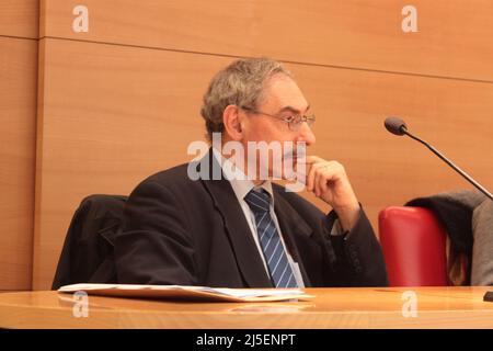 Conférence AIVI avec Isabelle Aubry 'quelle différence entre le viol et l'inceste ?' Avec Maître Catherine Brault avocat, Gilbert Vila pédopsychiatrie Banque D'Images