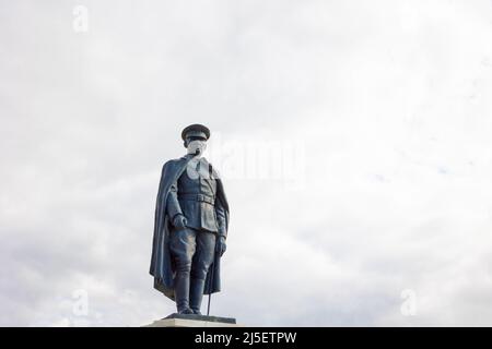 Monument Ataturk isolé sur fond ciel nuageux. Sculpture de Mustafa Kemal Ataturk à Edirne. Jours nationaux turcs 19th mai ou 23th avril ou 30th Banque D'Images