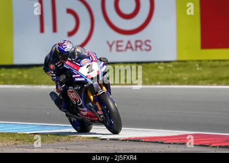 ASSEN, PAYS-BAS - AVRIL 23 : Toprak Razgatlıoglu de Turquie manèges pendant la course FIM Superbike World Championship Race 1 pendant le WorldSBK Motul Dutch Round au circuit TT Assen le 23 avril 2022 à Assen, pays-Bas (photo d'Andre Weening/Orange Pictures) Banque D'Images