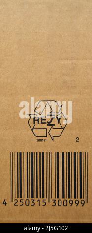Papier carton marron et beige sur codes-barres symbole de recyclage imprimé. Peut être utilisé dans la correspondance de l'entreprise Banque D'Images