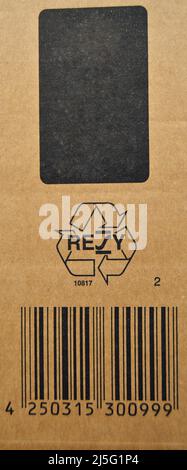 Papier carton marron et beige sur codes-barres symbole de recyclage imprimé. Peut être utilisé dans la correspondance de l'entreprise Banque D'Images