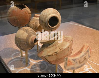 Exposition temporaire de la culture du cercle au musée de l'Université de Pennsylvanie. Céramique trouvée dans le Burial 11 de Sitio Conte Banque D'Images