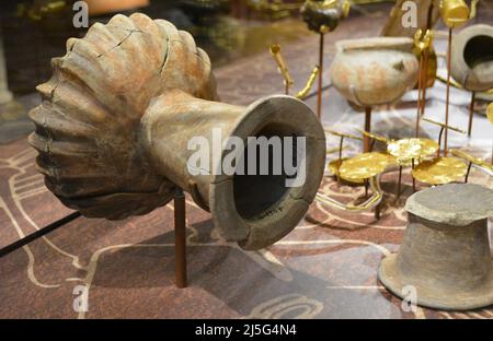 Exposition temporaire de la culture du cercle au musée de l'Université de Pennsylvanie. Gros plan de la céramique trouvée dans le Burial 11 de Sitio Conte Panama Banque D'Images