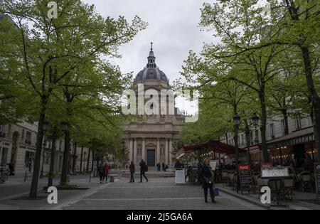 Paris, France : la Chapelle de la Sorbonne (Chapelle de Sainte Ursule de la Sorbonne) sur le site historique abritant l'Université de Paris sur la place de la Sorbonne Banque D'Images