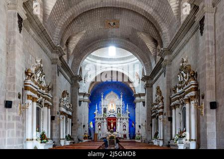 L'intérieur de la cathédrale de Puno, Plaza de Armas, Puno, province de Puno, Pérou. Banque D'Images