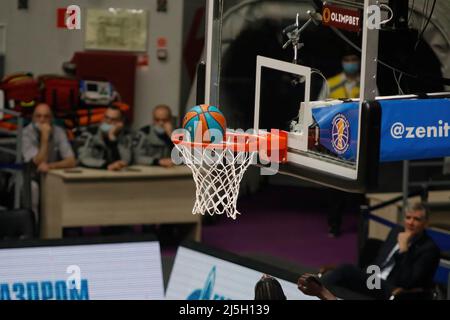 Saint-Pétersbourg, Russie. 23rd avril 2022. Basket-ball vu sur le ring lors des finales 1/4 du match de basket-ball de la VTB United League entre Zenit et Enisey à Sibur Arena. Note finale; Zenit Saint-Pétersbourg 104:55 Enisey Krasnoyarsk. Crédit : SOPA Images Limited/Alamy Live News Banque D'Images