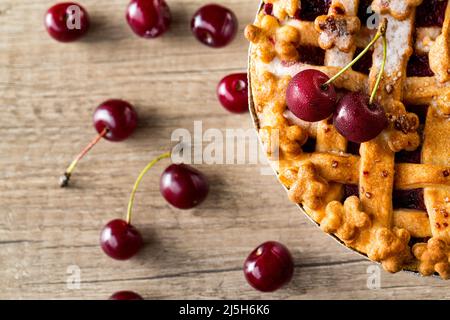 tarte d'été avec cerises fraîches Banque D'Images