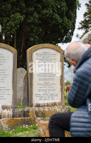 Pierre tombale de William Henry Fox Talbot, un scientifique anglais, inventeur et pionnier de la photographie qui a vécu dans le berceau de la photographie de Lacock Banque D'Images