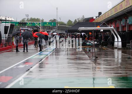 Imola, Italie. 22nd avril 2022. Rolex Gran Premio del Made in Italy e dell'Emilia-Romagna: Pitlane pendant la Formule 1 Rolex Emilia Romagna Grand Prix 2022, 4rd tour du Championnat du monde de Formule 1 de la FIA 2022 Free Practices, Championnat de Formule 1 à Imola, Italie, avril 22 2022 crédit: Agence de photo indépendante/Alamy Live News Banque D'Images