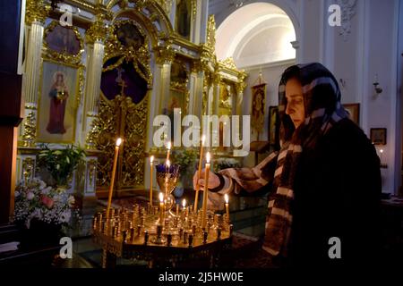 Naples, Campanie, Italie. 22nd avril 2022. Célébrations pour le samedi Saint, la communauté orthodoxe chrétienne observe le rituel religieux de la mort de Jésus. (Credit image: © Pasquale Gargano/Pacific Press via ZUMA Press Wire) Banque D'Images