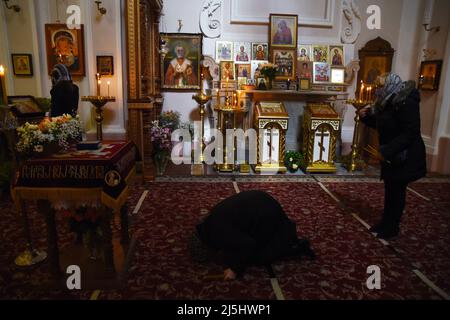 Naples, Campanie, Italie. 22nd avril 2022. Célébrations pour le samedi Saint, la communauté orthodoxe chrétienne observe le rituel religieux de la mort de Jésus. (Credit image: © Pasquale Gargano/Pacific Press via ZUMA Press Wire) Banque D'Images