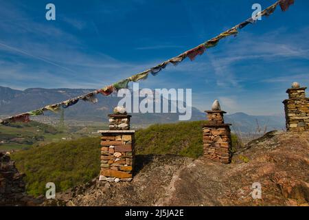 Château de Sigmundskron et montagne de Messner à Bozen dans le Tyrol du Sud, Italie Banque D'Images