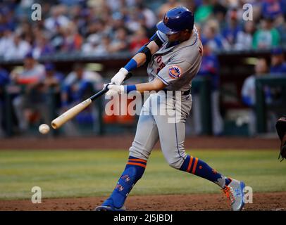 Phoenix, Arizona, États-Unis. 23rd avril 2022. Jeff McNeil (1) des New York mets atteint un triple dans le top des 5th entre les New York mets et les Arizona Diamondbacks à case Field à Phoenix, Arizona. Michael Cazares/Cal Sport Media. Crédit : csm/Alay Live News Banque D'Images