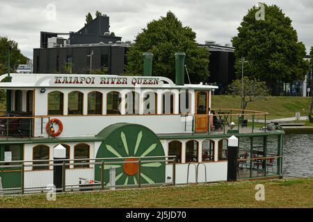 KAIAPOI, NOUVELLE-ZÉLANDE, 12 JANVIER 2022 : la Reine de la rivière Kaiapi, une attraction touristique et un restaurant flottant, dans la rivière Kaiapi Banque D'Images