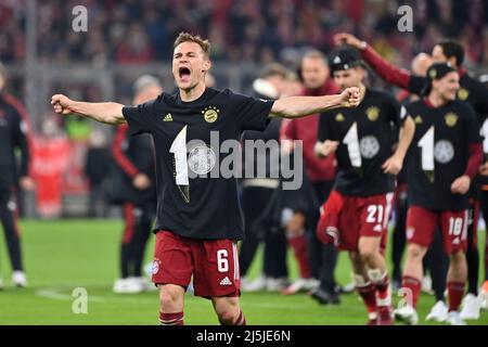Munich, Allemagne. 23rd avril 2022. Joshua KIMMICH (FC Bayern Munich), jubilation, joie, enthousiasme, champion allemand, championnat. Football 1st saison Bundesliga 2021/2022, 31.match, matchday31. FC Bayern Munich-Borussia Dortmund 3-1 le 9th avril 2022, ALLIANZARENA Munich. Credit: dpa/Alay Live News Banque D'Images