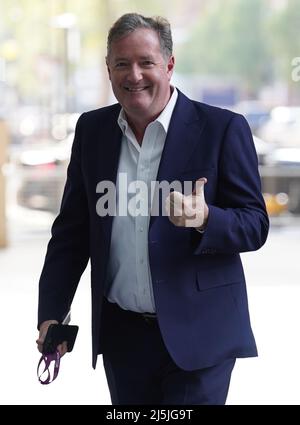 Piers Morgan arrive à la BBC Broadcasting House à Londres, pour apparaître sur le programme d'affaires courantes de BBC One, dimanche matin sous l'égide de Sophie Raworth. Date de la photo: Dimanche 24 avril 2022. Banque D'Images