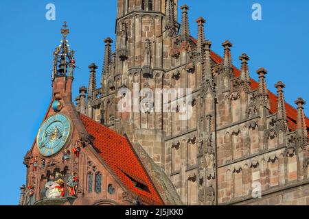 Église catholique Frauenkirche à Nuremberg . Église gothique à Hauptmarkt dans le centre-ville de Nuremberg Allemagne Banque D'Images