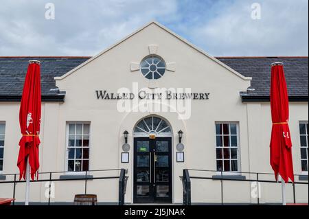 Derry, Royaume-Uni - 13 avril 2022 : The Walled City Brewery at Ebrington Square à Derry Banque D'Images