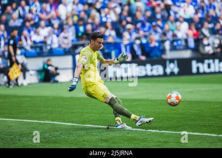 Gelsenkirchen, Veltins-Arena, 23.04.22: Torwart Jiri Pavlenka (Brême) Am ball im Spiel der 2.Bundesliga FC Schalke 04 vs SV Werder Bremen. Foto : pr Banque D'Images