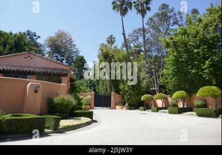 Beverly Hills, Californie, États-Unis 17th avril 2022 Une vue générale de l'atmosphère de l'actrice Eleanor Boardman, acteur Horace Brown, actrice Marion Davies et William Randolph Hearst ancienne maison au 1009 N. Beverly Drive le 17 avril 2022 à Beverly Hills, Californie, États-Unis. Ce domaine/manoir a été utilisé pour filmer le parrain, le Bodyguard, le jerk, fetch, dans les films de nuit et Colbys, Mod Squad Charlie's Angels Television Series. Beyonce filmé Black est King Video ici. John F. Kennedy et Jackie Onassis se sont mis en lune de miel ici. Photo par Barry King/Alay stock photo Banque D'Images