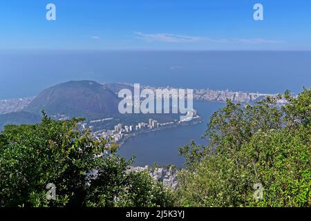 Vue panoramique sur le lagon de Rodrigo de Freitas, Rio Banque D'Images