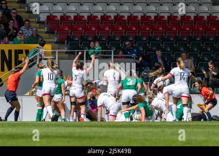 Leicester, Royaume-Uni. 24th avril 2022. Première Angleterre essayez pendant le match des six nations TikTok Womens entre l'Angleterre et l'Irlande au stade Mattioli Woods Welford Road à Leicester, en Angleterre. Marcelo Poletto/SPP crédit: SPP Sport Press photo. /Alamy Live News Banque D'Images