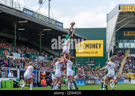 Leicester, Royaume-Uni. 24th avril 2022. Faites la queue lors du match des six nations de TikTok Womens entre l'Angleterre et l'Irlande au stade Mattioli Woods Welford Road à Leicester, en Angleterre. Marcelo Poletto/SPP crédit: SPP Sport Press photo. /Alamy Live News Banque D'Images