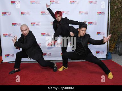 (G-D) Martial Club - Brian le, Andy le et Daniel Mah à l'East West Players 56th Anniversary Awards qui a eu lieu à la City Market social House à Los Angeles, CA le samedi 23 avril 2022. (Photo de la Sathanlee B. Mirador/Sipa USA) Banque D'Images