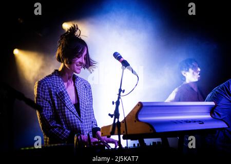 Copenhague, Danemark. 22nd, avril 2022. Le groupe américain Nation of Language joue un concert à VEGA à Copenhague. Ici, le musicien Aidan Noell est vu en direct sur scène. (Crédit photo: Gonzales photo - Christian Hjorth). Banque D'Images