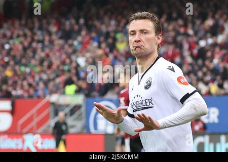 24 avril 2022, Bavière, Nuremberg: Football: 2nd Bundesliga, 1. FC Nürnberg - SV Sandhausen, Matchday 31 à Max-Morlock-Stadion. Tom Trybull de SV Sandhausen célèbre son objectif du faire 2:2. Photo: Daniel Karmann/dpa - NOTE IMPORTANTE: Conformément aux exigences du DFL Deutsche Fußball Liga et du DFB Deutscher Fußball-Bund, il est interdit d'utiliser ou d'avoir utilisé des photos prises dans le stade et/ou du match sous forme de séquences d'images et/ou de séries de photos de type vidéo. Banque D'Images