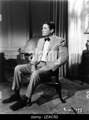 GREGORY PECK sur un ensemble de portrait franc comme F. Scott Fitzgerald pendant le tournage de BIEN-AIMÉ INFIDÈLE 1959 réalisateur HENRY KING basé sur le livre de Sheilah Graham et Gerold Frank scénario Sy musique Bartlett Franz Waxman Jerry Wald Productions / XXème siècle Fox Banque D'Images