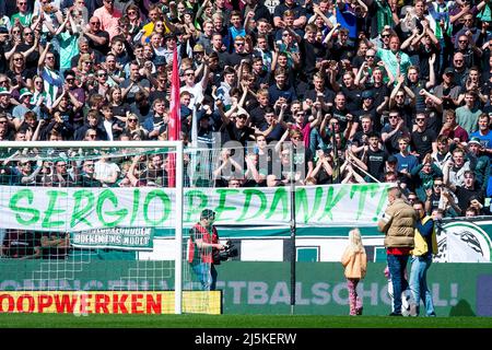 GRONINGEN - (lr) lors du match néerlandais Eredivisie entre le FC Groningen et Heracles Almelo au stade Euroborg, le 24 avril 2022 à Groningen, pays-Bas. ANP COR LASKER Banque D'Images