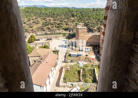 Buitrago del Lozoya, Espagne. Vue sur le château de Mendoza depuis le point de vue du beffroi de l'église Santa Maria del Castillo Banque D'Images