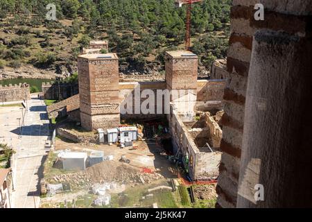 Buitrago del Lozoya, Espagne. Vue sur le château de Mendoza depuis le point de vue du beffroi de l'église Santa Maria del Castillo Banque D'Images