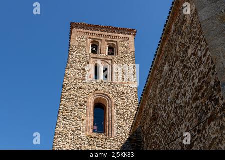 Buitrago del Lozoya, Espagne. L'église de Santa Maria del Castillo, avec la tour mudejar