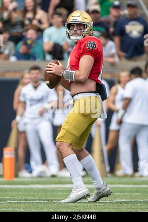 23 avril 2022 : le quart de notre Dame a attiré Pyne (10) lors du match annuel de football Blue-Gold Spring de notre Dame au stade notre Dame de South Bend, Indiana. Or battu Bleu 13-10. John Mersiits/CSM. Banque D'Images