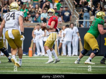 23 avril 2022 : le quart de notre Dame a attiré Pyne (10) lors du match annuel de football Blue-Gold Spring de notre Dame au stade notre Dame de South Bend, Indiana. Or battu Bleu 13-10. John Mersiits/CSM. Banque D'Images