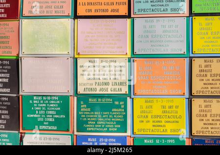 MIJAS, ESPAGNE - 01 MARS 2022 plaques commémorant les combats de taureaux et le matador de toros qui ont eu lieu dans l'arène de toros à Mijas, événements prenant pla Banque D'Images