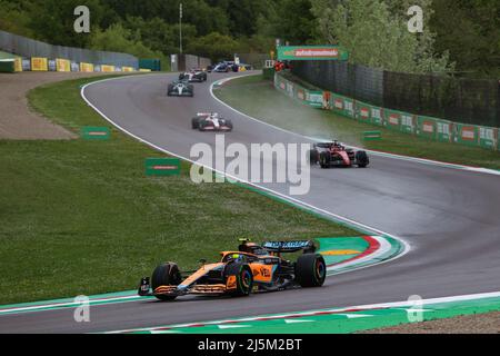 Imola, Italie. 24th avril 2022. Lando Norris (GBR) McLaren MCL36. 24.04.2022. Championnat du monde Formula 1, route 4, Grand Prix Emilia Romagna, Imola, Italie, Race Day. Le crédit photo doit être lu : images XPB/Press Association. Crédit : XPB Images Ltd/Alamy Live News Banque D'Images