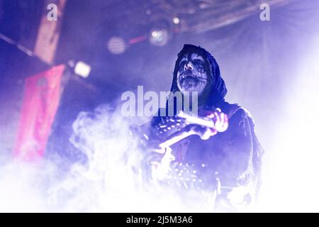 Oslo, Norvège. 16th, avril 2022. Le groupe norvégien de Black Metal Mayhem joue un concert à Rockefeller dans le cadre du festival Inferno Metal Festival 2022 à Oslo. Ici, la chanteuse Attila Csihar est vue en direct sur scène. (Crédit photo: Gonzales photo - Terje Dokken). Banque D'Images