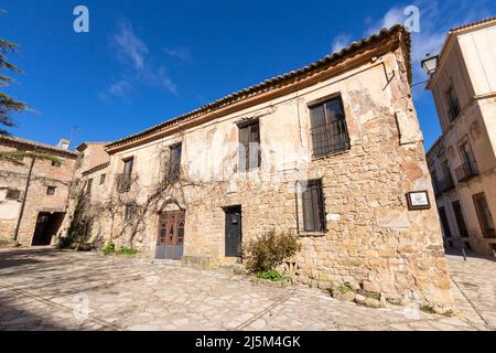 Rues médiévales et façades de Medinaceli, ville historique de la province de Soria, Espagne. Banque D'Images