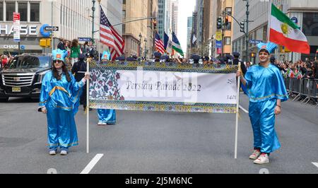 Bannière annuelle de la Perse Day Parade sur Madison Avenue à New York le 24 avril 2022. Banque D'Images