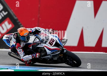 ASSEN, PAYS-BAS - AVRIL 24 : Michael van der Mark, des pays-Bas, se déplace lors de la course du Championnat du monde FIM Superbike 2 pendant le WorldSBK Motul Dutch Round au circuit TT Assen le 24 avril 2022 à Assen, pays-Bas (photo d'Andre Weening/Orange Pictures) Banque D'Images