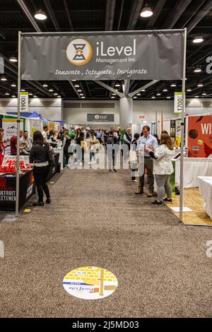 Les 23rd et 24th 2022 avril au Canada, les participants au salon de l'alimentation du CHFA se sont produits au Centre des congrès de Vancouver Banque D'Images