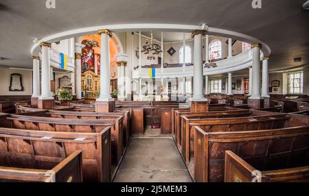 L'église St Chad de Shrewsbury Shropshire, située à côté de Quarry Park. Bâtiment de conception circulaire intéressant et vaste nef circulaire. Banque D'Images