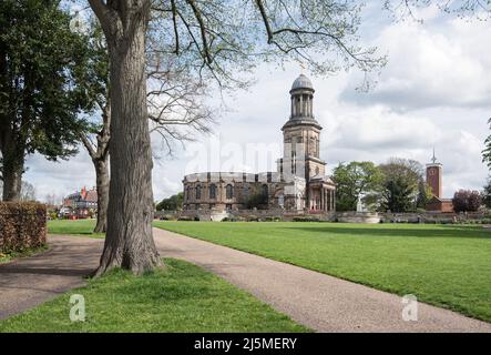 L'église St Chad de Shrewsbury Shropshire, située à côté de Quarry Park. Un bâtiment de conception circulaire intéressant, avec une pierre tombale à Ebenezer Scrooge. Banque D'Images